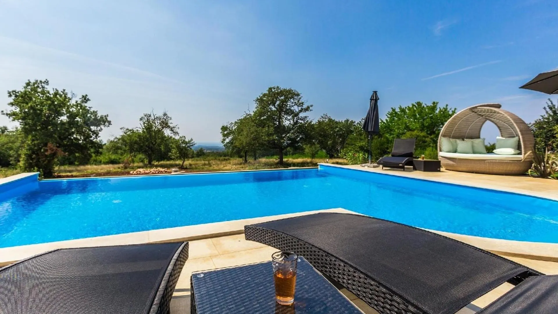 Ferienhaus Mit Privatpool Fuer 8 Personen Ca 180 Qm In Deklici, Istrien Istrische Riviera Kastelir 0*,